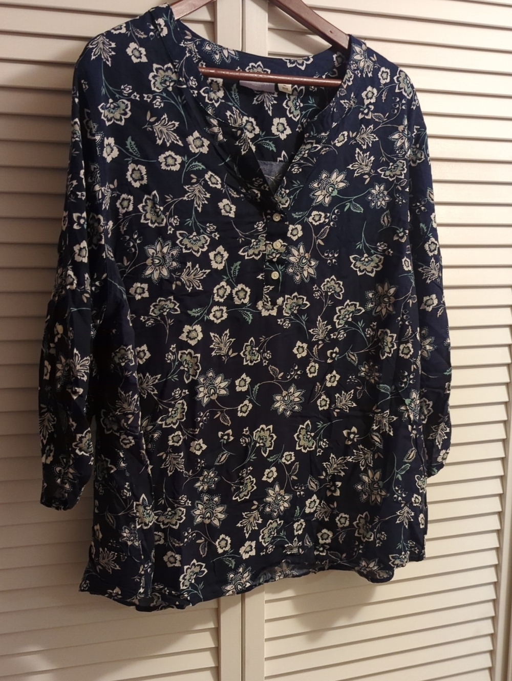 Laura Scott Navy Floral Henley Tunic